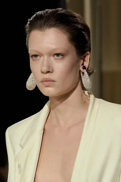 Look 99